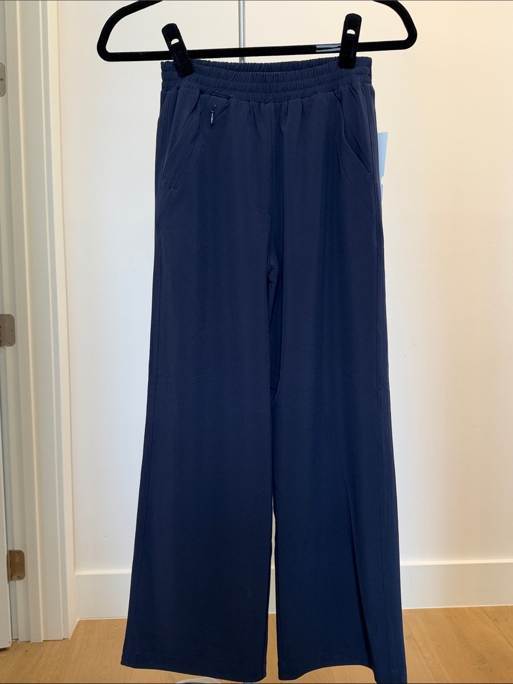 BNWT Athleta Girl Good Days Pants in Navy - size 8-10
